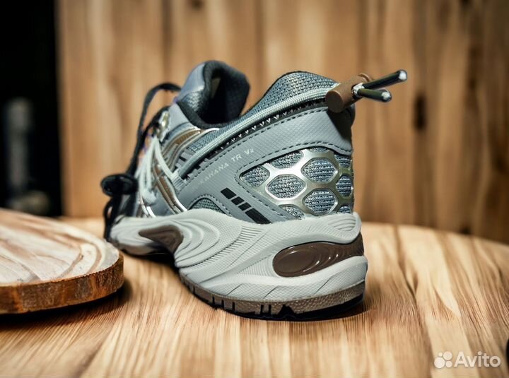 Кроссовки Asics беговые