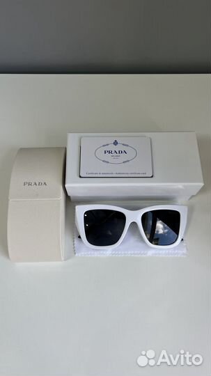 Очки Prada солнцезащитные