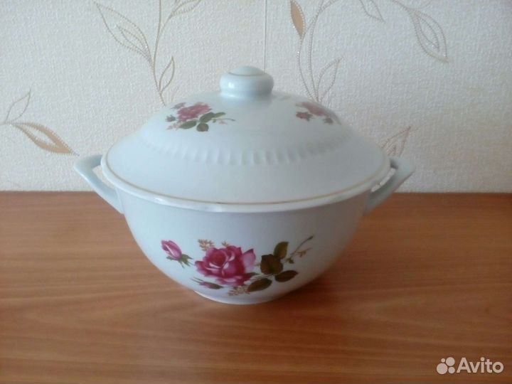 Супница фарфоровая