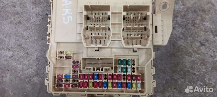 Блок предохранителей салонный Kia K5