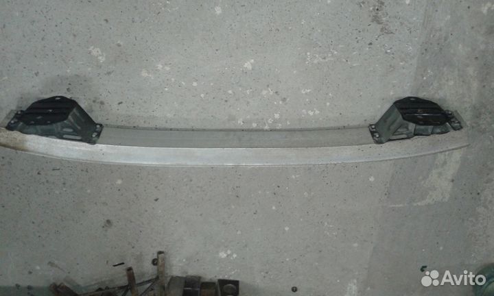 Усилитель заднего бампера Toyota Avensis 2008г