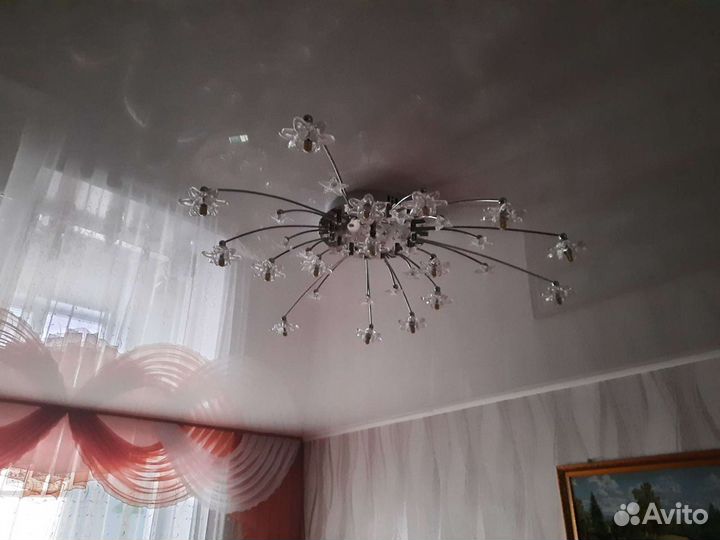 Продам люстру