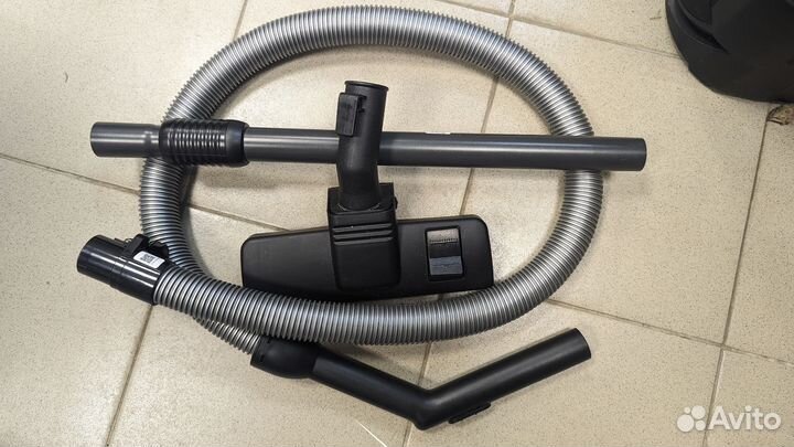 Пылесос Samsung 1600Вт с контейнером