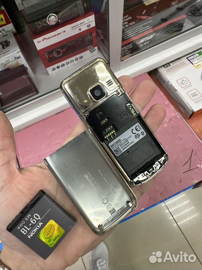 Nokia 6700 classic Gold Edition