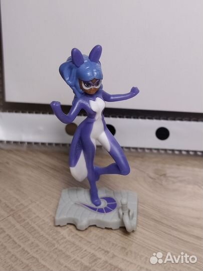 Фигурки Леди Баг из киндеров