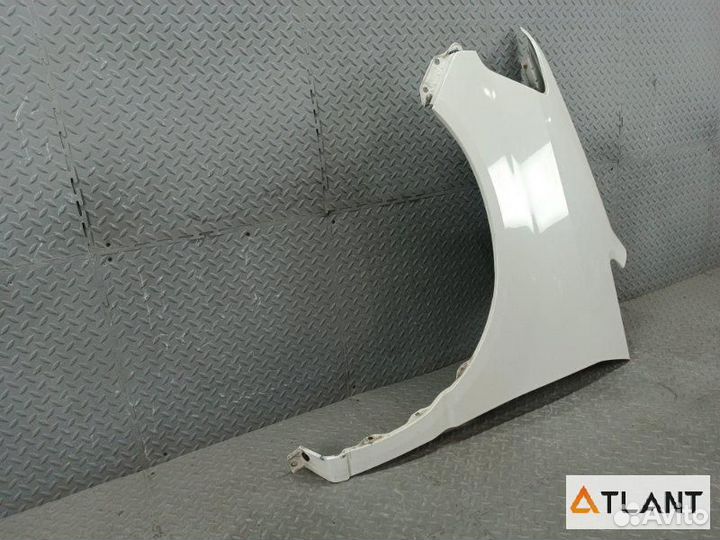 Крыло переднее левое toyota noah