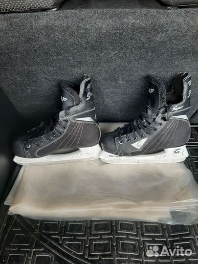 Хоккейные коньки