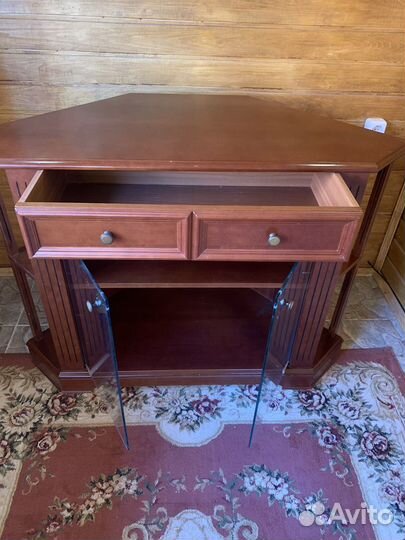 Угловая тумба