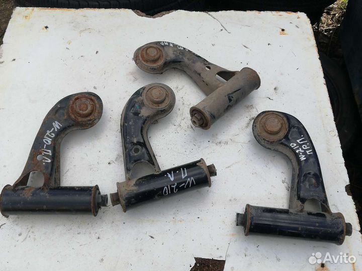 Рычаг подвески верхний Мерседес W210