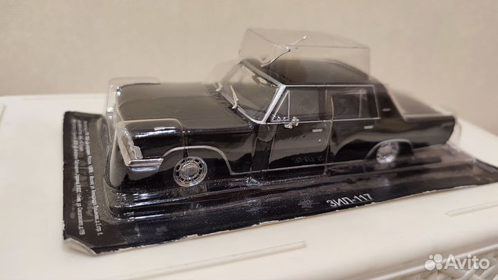 Модель автомобиля 1:43