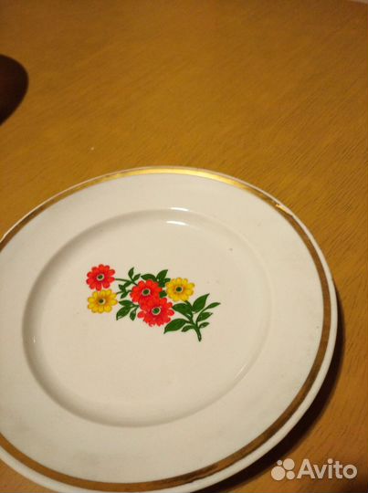 Тарелки глубокие и мелкие