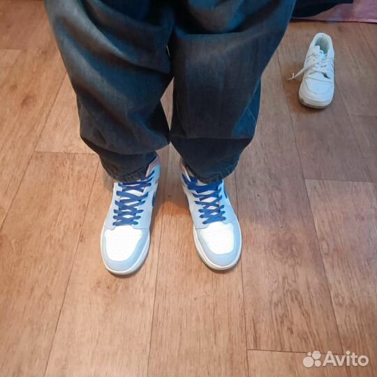 Джорданы 1 голубые