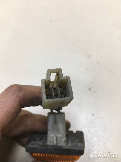 Указатель поворота в крыло Toyota Camry