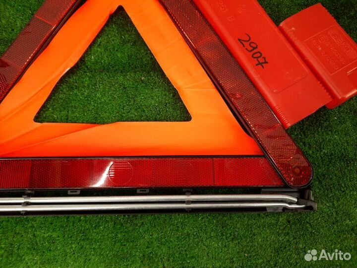 Знак аварийной остановки Volkswagen Passat B7 1.4