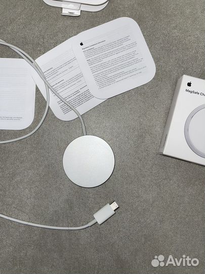 Беспроводной зарядник Apple MagSafe