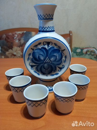 Штоф со стопками под Гжель