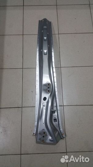 Правая центральная стойка Subaru Forester SG5 SG9