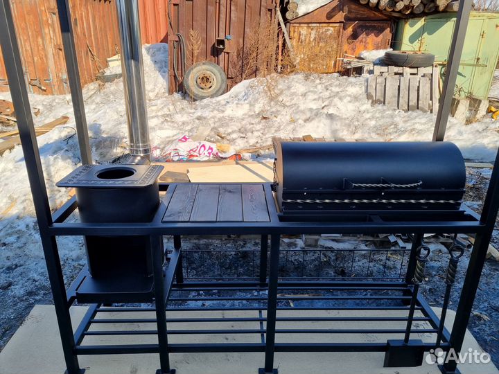 Мангальная зона под крышей