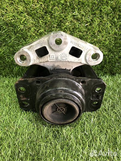 Опора двигателя правая Citroen C4