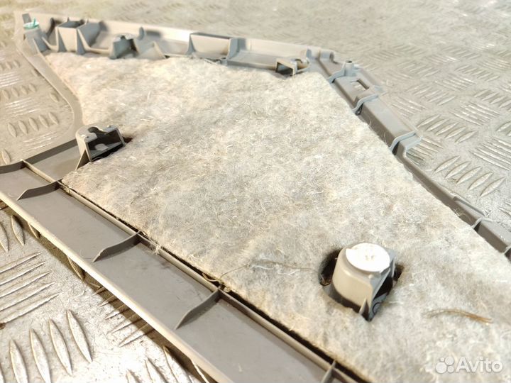 Обшивка стойки правая Toyota Camry v40