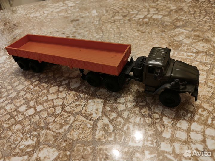 Модель грузовика 1:43 Урал 55571 с прицепом