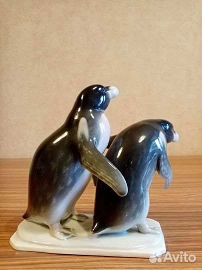 Фарфоровая статуэтка 