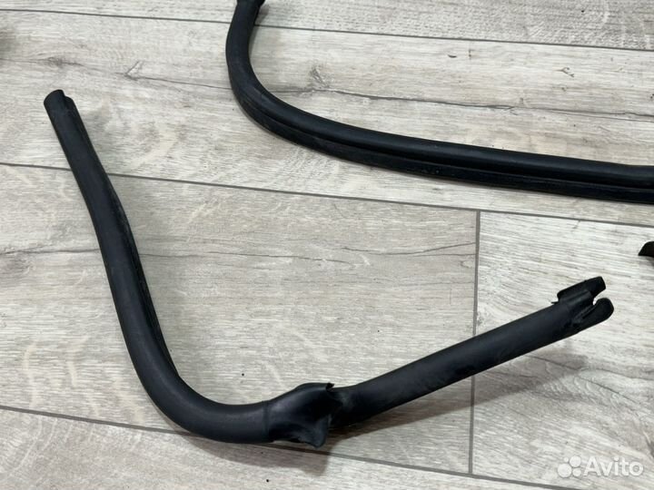 Уплотнители капота Bmw e46