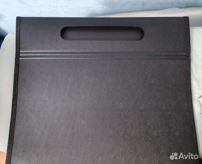 Пластиковый портфель с ручкой