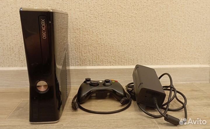 Xbox 360 slim прошитая с играми полный комплект