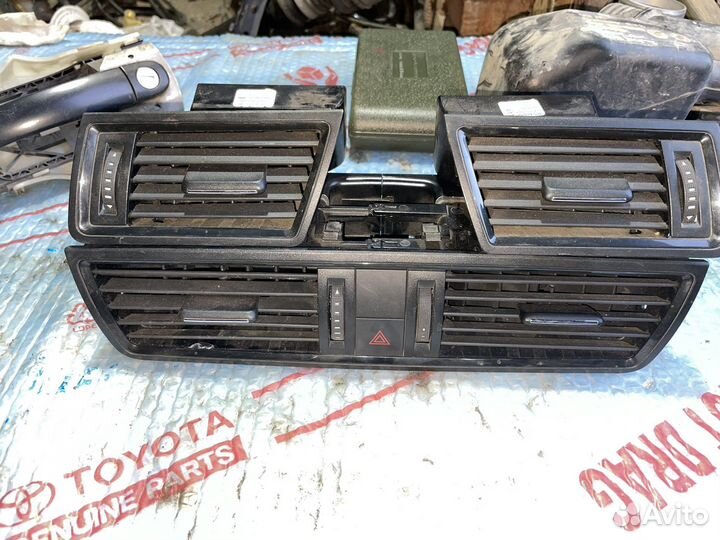 Воздуховод панели торпеды Шкода Рапид