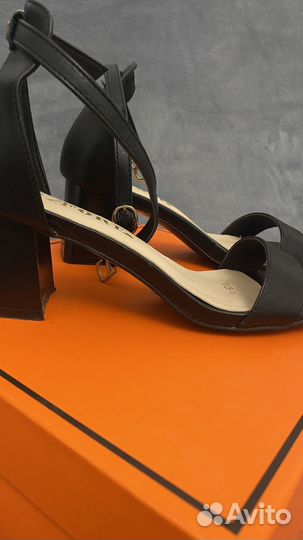 Босоножки женские