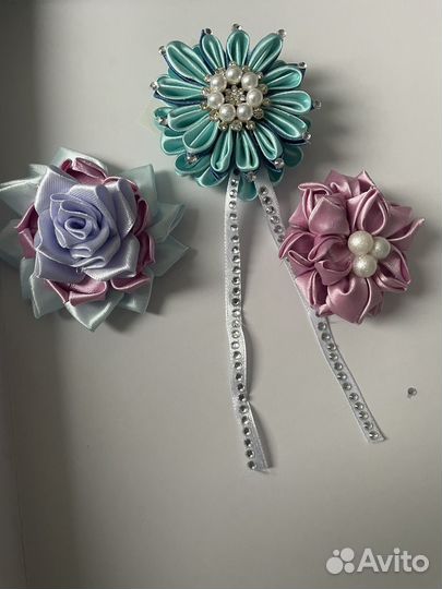 Брошь и банты ручной работы