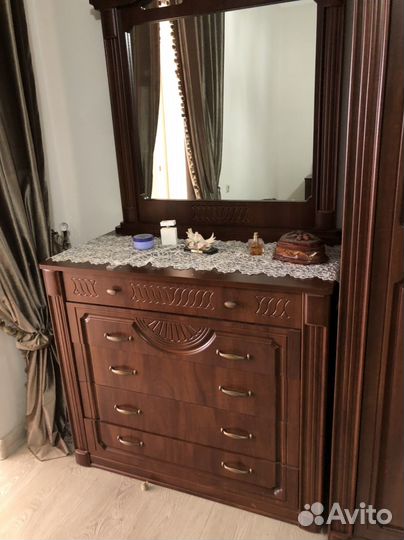 Спальный гарнитур