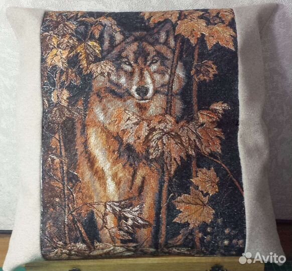 Подушки, картины с вышивкой