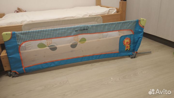 Защитный бортик для кроватки