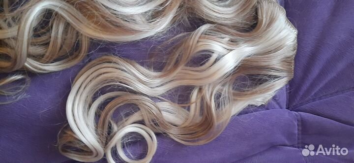 Волосы на заколках блонд