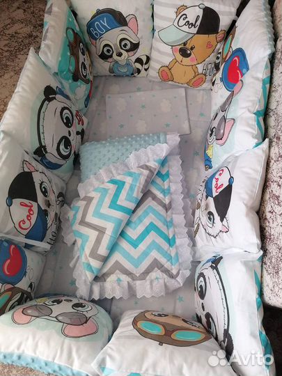 Новый Комплект в детскую кроватку бортики