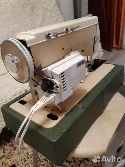 Швейная машина радом