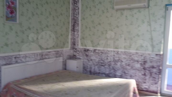 Комната 18 м² в 8-к., 2/2 эт.