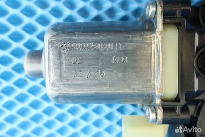 Мотор стеклоподъемника перед левый Skoda Superb 3