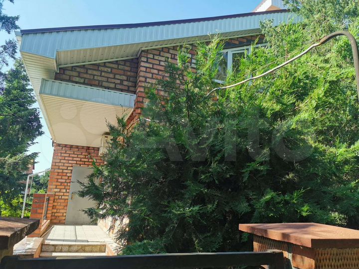 Дом 323 м² на участке 8 сот.