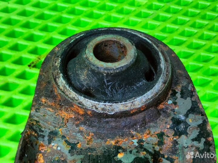 Рычаг правый Golf 3 гольф 3 Vento Венто