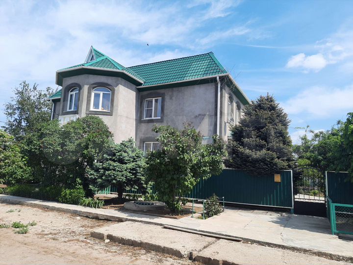 Дом 210 м² на участке 7,2 сот.