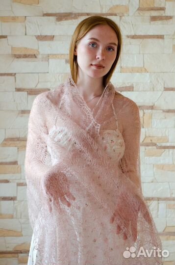 Пуховый ажурный палантин