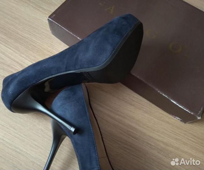 Босоножки новые