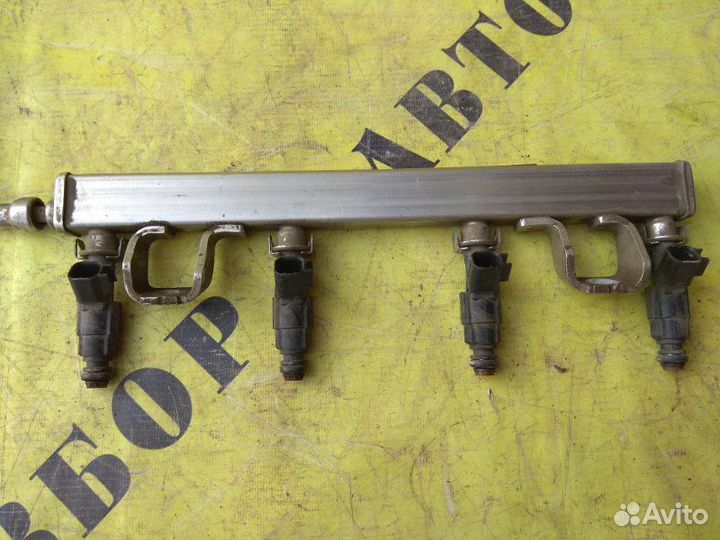 Рейка топливная (рампа) Ford Focus 2 2008-2011