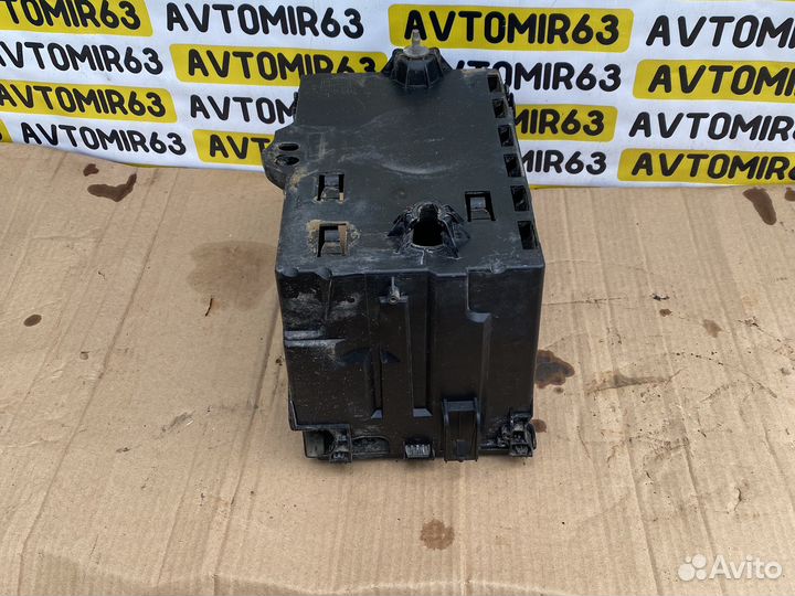 Peugeot 408 1.6 МКПП корпус под аккумулятор