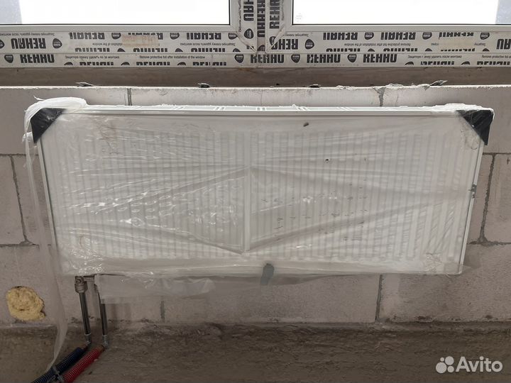 Радиатор настенный с нижнем подключением