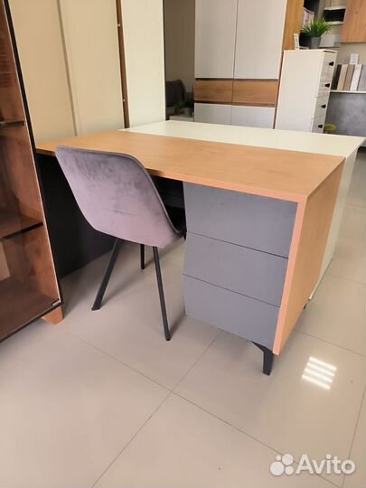 Стол письменный