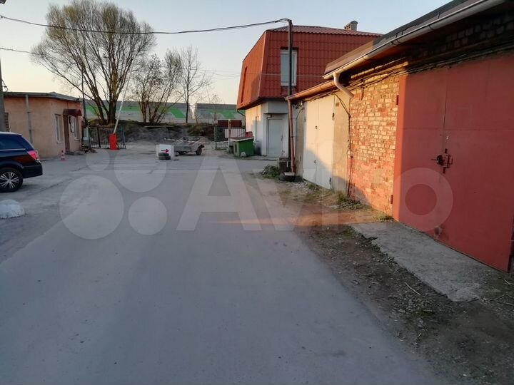 Гараж, > 30 м²